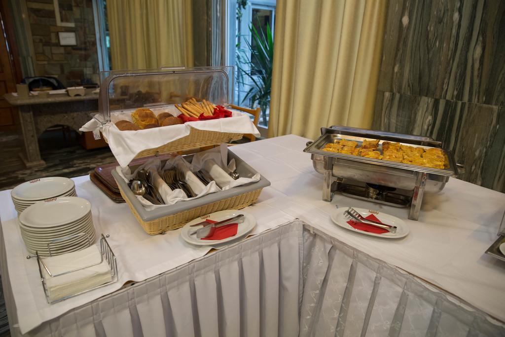 Hotel Liberty Mesolóngion 외부 사진